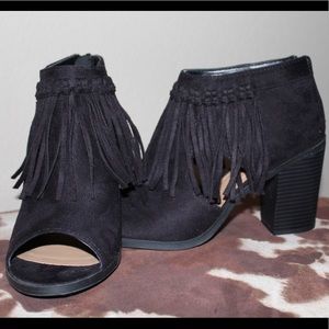 Black Fringe Wedges